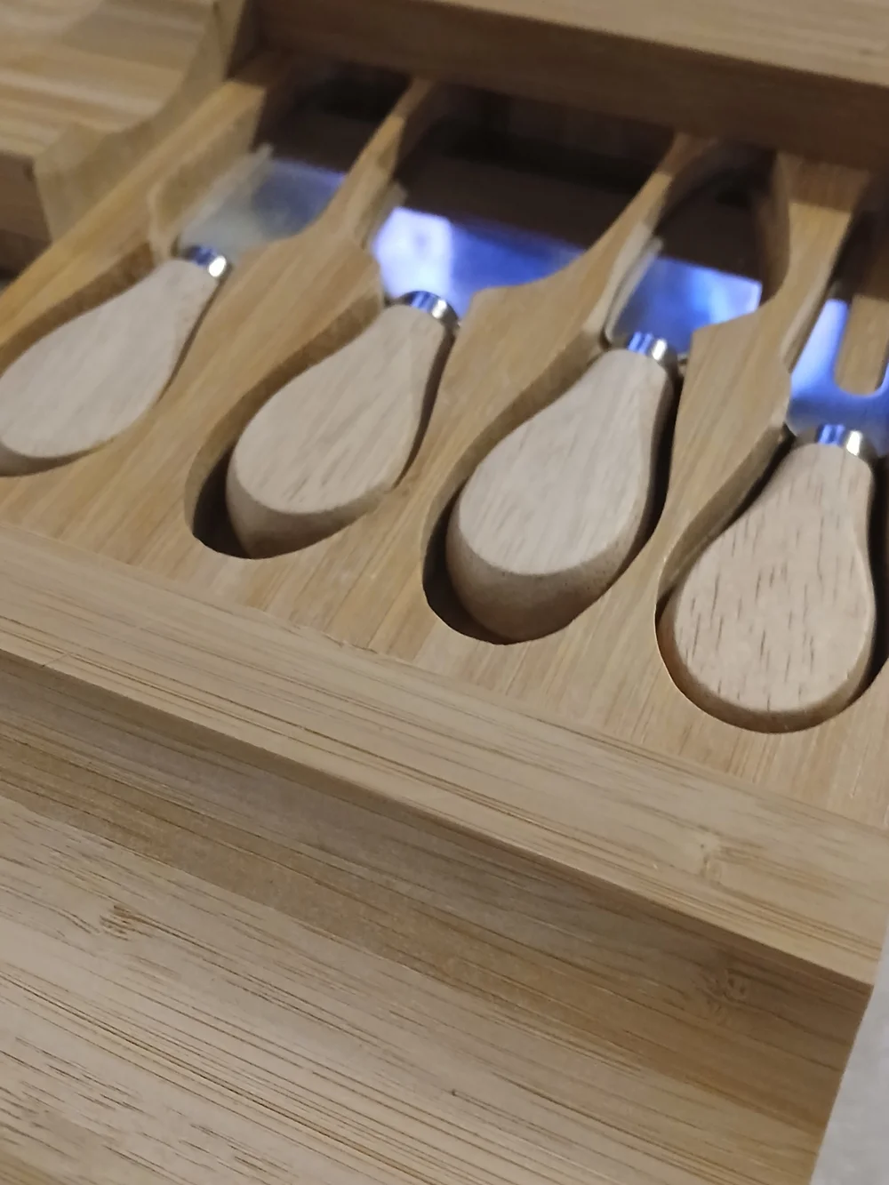 Mizbak Bamboo Cheese Board Set with Four Cheese Knives - BRAND NEW